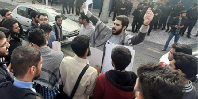 İranlı üniversitelilerden Filistin halkına destek gösterisi