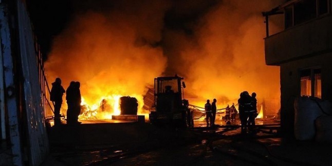 Hindistan’da fabrikada yangın çıktı: 43 ölü