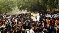 Hindistan’daki protestolara polis yasağı