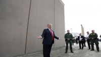Trump, Meksika duvarına kendi adını verdi