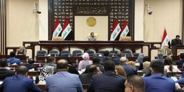 Irak parlamentosu, ABD askerlerinin ülkeden çıkarılmasını öngören yasa tasarısını onayladı