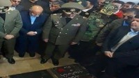 İran Savunma Bakanı, Şehit Süleymani’yi mezarı başında andı