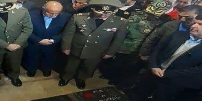 İran Savunma Bakanı, Şehit Süleymani’yi mezarı başında andı