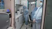 İran’da korona testleri için mobil biyolojik laboratuvar görücüye çıkarıldı