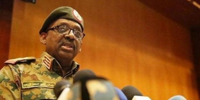 Sudan Savunma Bakanı Ömer, Kalp Krizinden Hayatını Kaybetti