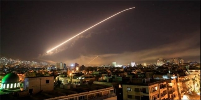 Suriye hava savunması Siyonist İsrail füzelerini düşürdü