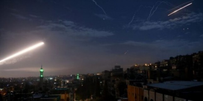 Suriye hava savunma sistemleri siyonist İsrail’in füzelerini vurarak, saldırıyı etkisiz hale getirdi