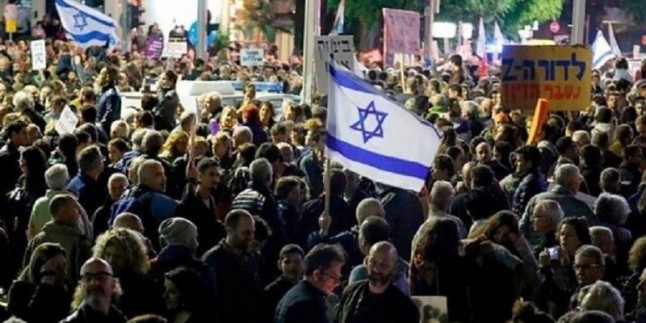Netanyahu’ya Karşı Protestolar Sürüyor