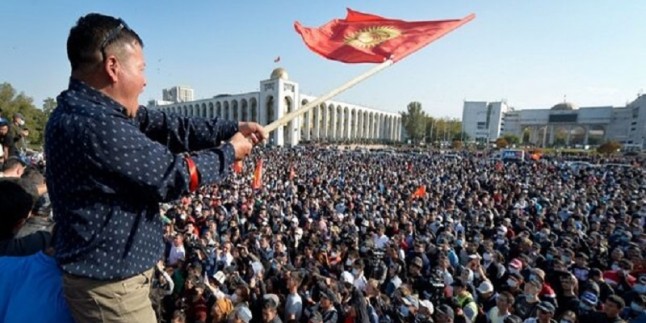 Kırgızistan’da siyasi kriz! Başbakan ve Meclis Başkanı istifa etti