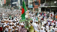 Macron’un ırkçı tutumlarına karşı Bangladeş’te insanlar sokağa döküldü