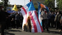 Tebriz’de Filistin bayrağı taşındı; ABD-İsrail bayrağı yakıldı