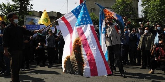 Tebriz’de Filistin bayrağı taşındı; ABD-İsrail bayrağı yakıldı
