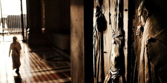 Fransa kiliselerinde yüzlerce çocuğa cinsel taciz olayları