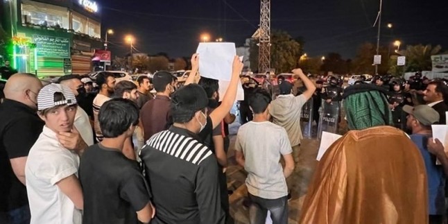 Iraklılar Bağdat’ta Türkiye elçiliği önünde gösteri düzenledi