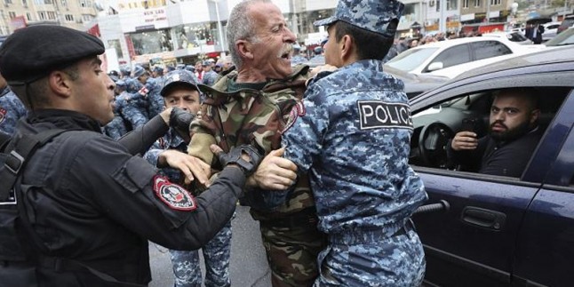 Ermenistan’da gösteriler: 200’den fazla kişi gözaltına alındı