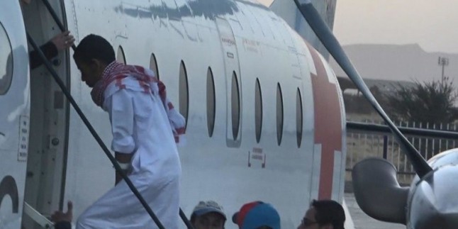 Yemenli esirleri taşıyan ilk uçak Suudi Arabistan’dan Sana’ya uçtu