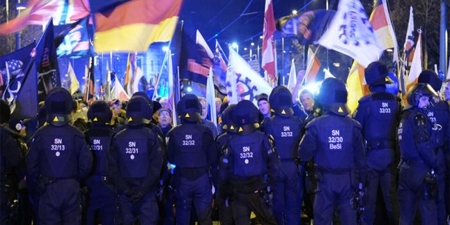 Almanya’da ABD karşıtı gösteri polisle çatışmayla sonuçlandı