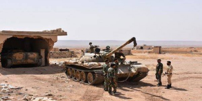 Suriye Ordusu İdlib’de Umel Meyyal Beldesini teröristlerin işgalinden kurtardı