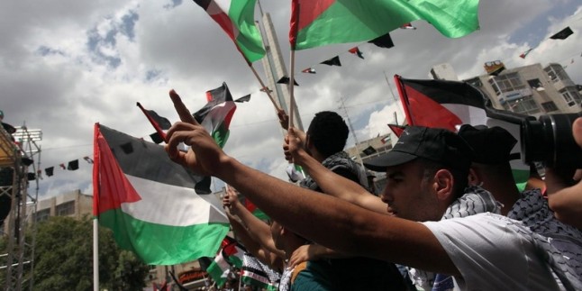 Filistinliler’den açılık grevine giden esirlere destek gösterisi