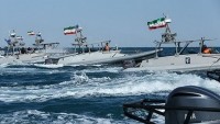 Fars körfezinde İran tekneleri ile Amerikan filosu karşı karşıya geldi