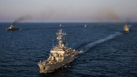 Fars Körfezi’nde düzenlenen İran kuvvetlerinin geçit törenine 400’den fazla deniz aracı katıldı