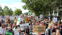 İngiliz halkı, sığınmacıları desteklemek için protesto gösterisi düzenledi
