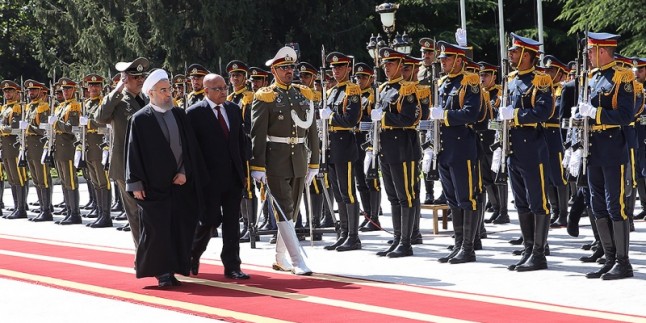 İran Cumhurbaşkanı Ruhani Güney Afrika Cumhurbaşkanına Resmi Karşılama Töreni Düzenledi