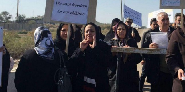 İranlılar, Irak’ta Liberti kampı önünde eylemde bulundu