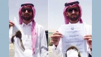 Arabistan’da üniversite belgelerini yakma protestosu