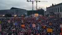 Almanya’da ırkçılık karşıtı gösteri düzenlendi
