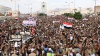 Binlerce Yemenli Suudi Amerika’nın Yemen’deki cinayetlerini sürdürmesini kınadı