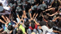 Ermenistan’da silahlı kişiler ile polis arasında çatışmalar devam ediyor
