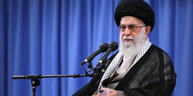 İmam Ali Hamanei: İran milletinin başarısını şehidlerin fedakarlıklarına borçluyuz