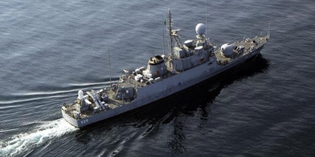 Yemen kıyılarında saldırganların bir savaş gemisi daha vuruldu!