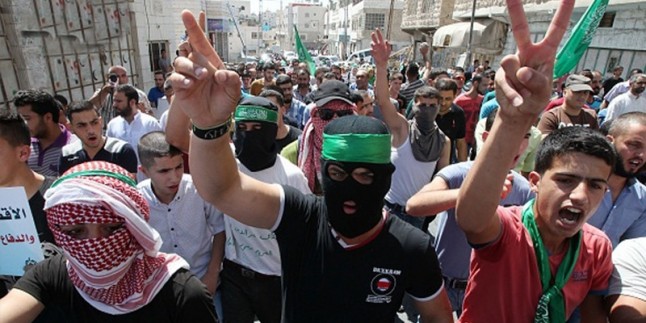 Filistin halkından açlık grevindeki Filistinli esirlere destek gösterisi