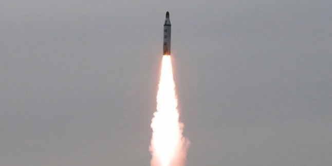 Kuzey Kore üç balistik füze fırlattı!