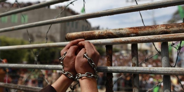 Filistinli esir, 15 yıllık esaretten sonra serbest