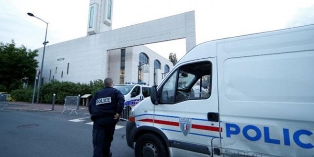 Fransa’da cami cemaatine silahlı saldırı: 8 yaralı
