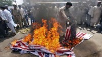 Pakistan halkı Amerika’ya ölüm sloganlarıyla yürüyüşlerine devam ediyor