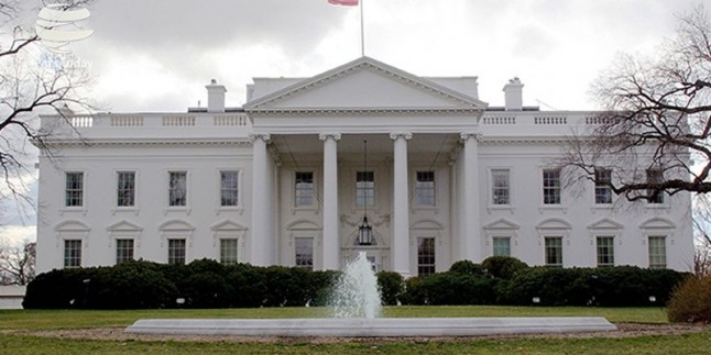 Yüzlerce Müslüman Cuma namazını Beyaz Saray önünde kıldı
