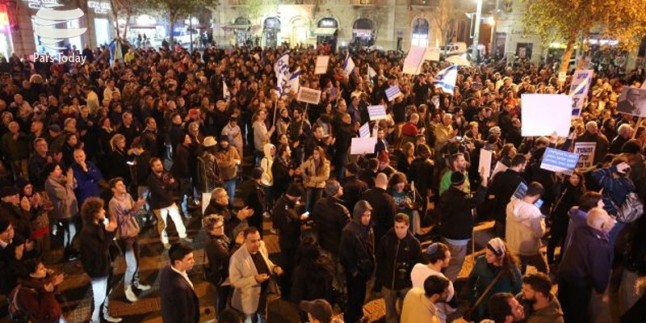 Tel Aviv’de Netanyahu protesto edildi
