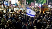 Telaviv’de Netanyahu protesto edildi