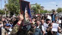 Ermenistan’da onlarca gösterici gözaltına alındı