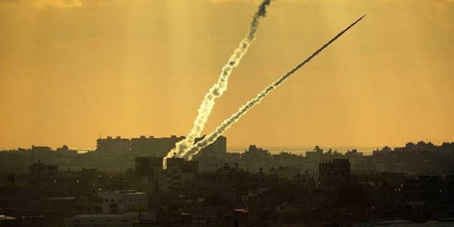 Filistinli direnişçilerden siyonist İsrail askeri üslerine füze saldırısı