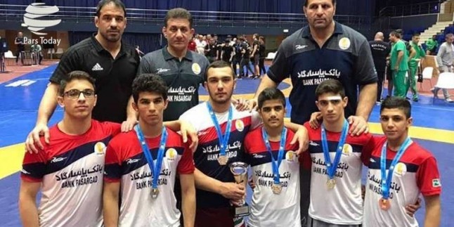İran Genç Serbest Güreş Takımı dünya birincisi