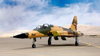 İran’ın ilk yerli gelişmiş savaş uçağı görücüye çıktı