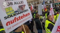 Sarı yeleklilerin Almanya’da protesto eylemi
