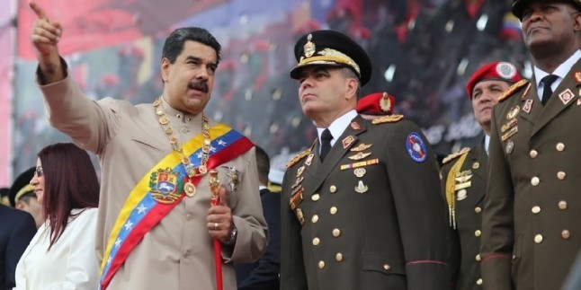 Maduro: Elimizde silahlarla her zaman hazır olmalıyız
