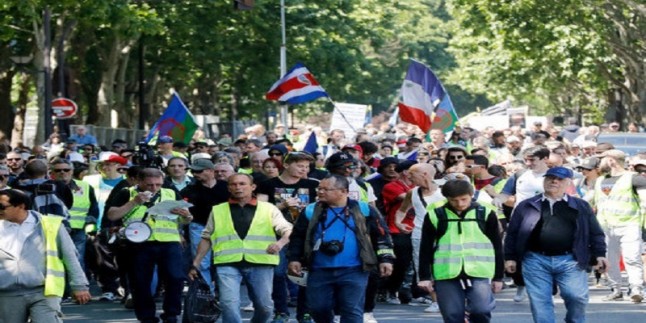 Fransa’da Sarı Yelekliler protestosu 30. haftasında devam etti