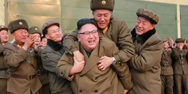 Kim, Kuzey Kore’nin nükleer cephaneliğinin katlanarak artırılmasını emrediyor